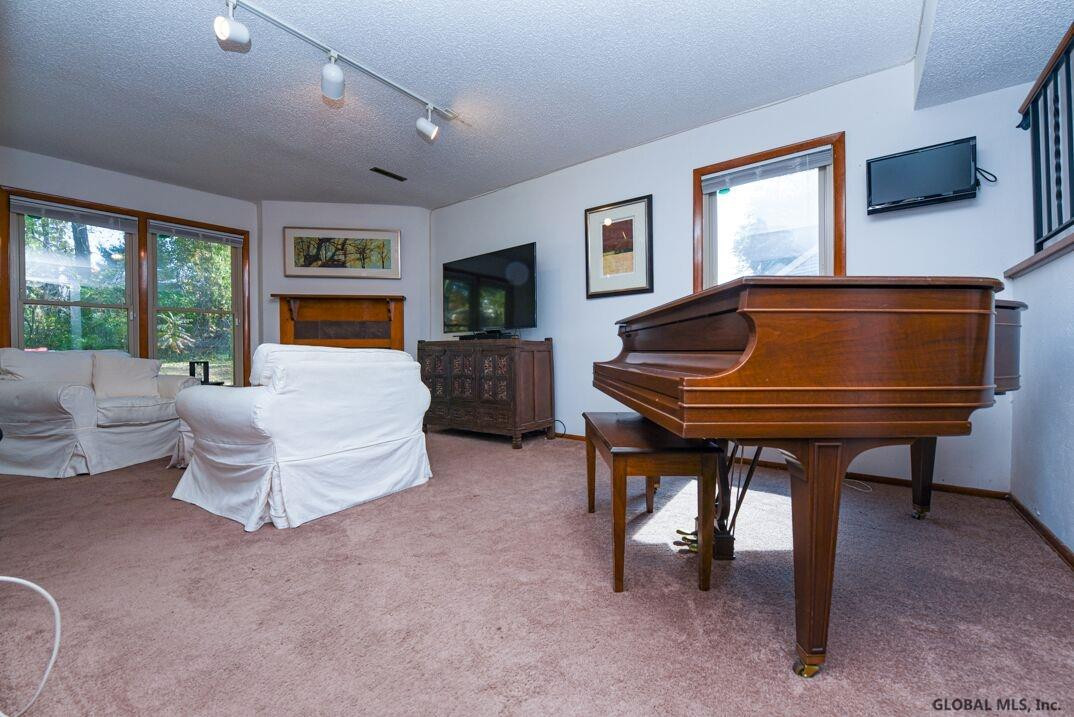 3 Flintlock Lane Halfmoon, NY 12065 - Photo 11 of 20 Photo 11