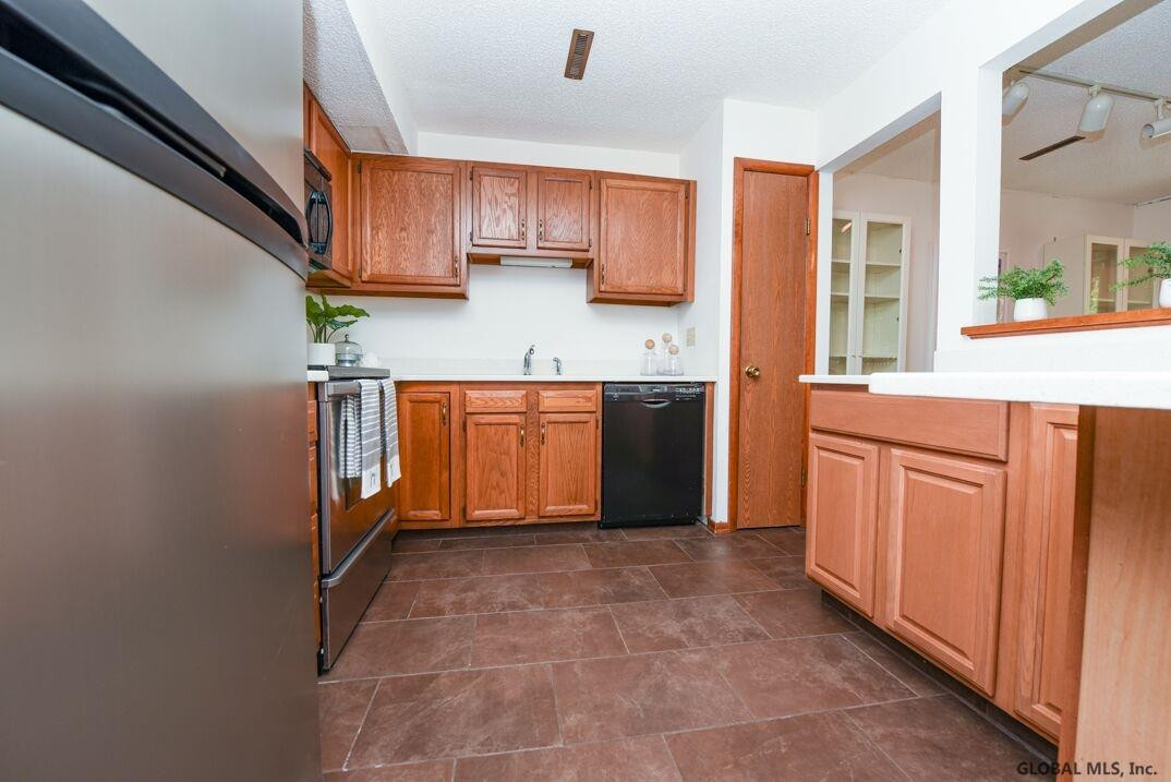 3 Flintlock Lane Halfmoon, NY 12065 - Photo 3 of 20 Photo 3