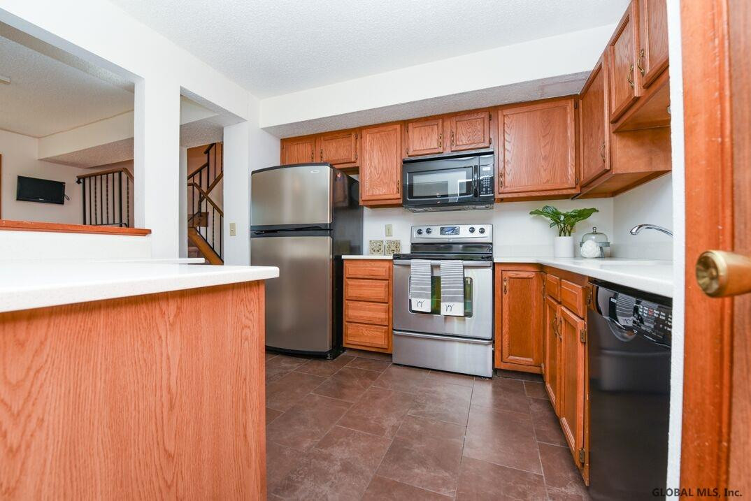 3 Flintlock Lane Halfmoon, NY 12065 - Photo 5 of 20 Photo 5