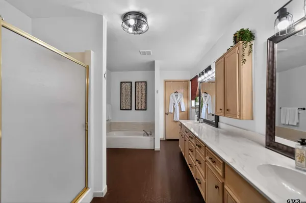 $485,000 | 21308 Southwind Drive, Chandler, TX 75758