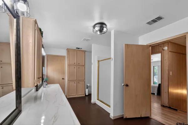 $485,000 | 21308 Southwind Drive, Chandler, TX 75758