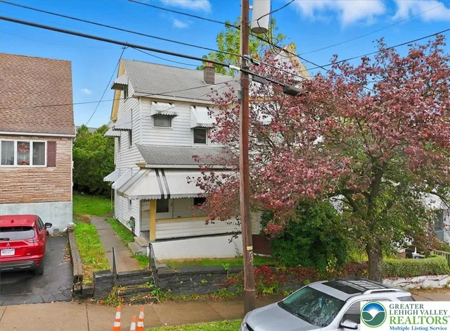 a view of a patio in backyard