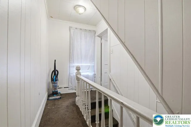 a view of empty room with window