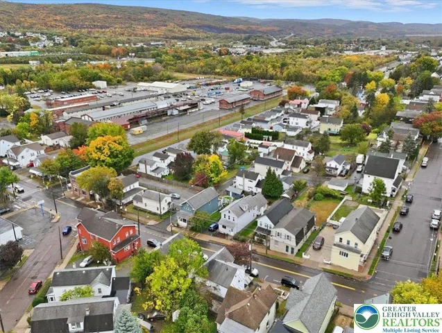 a picture of a bench in a cabinet