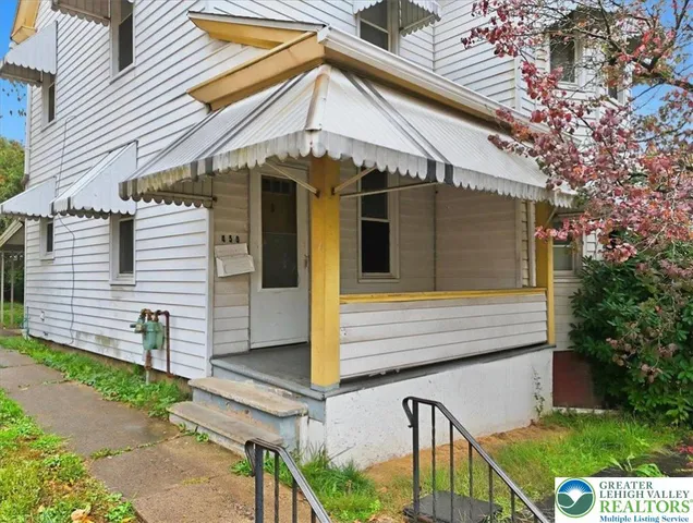 a view of a house with a small yard and plants