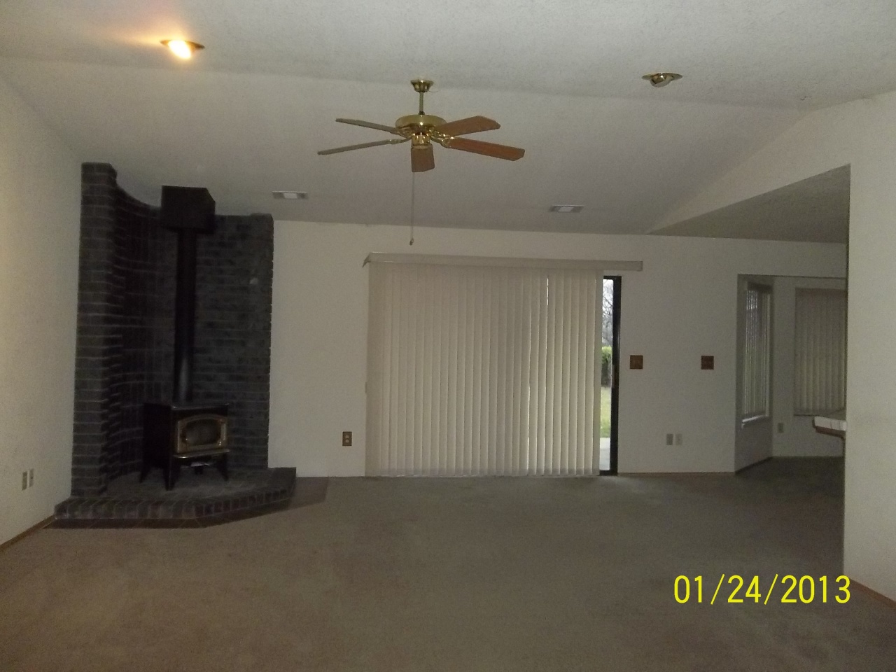 1006 Lema Road Redding, CA 96003 - Photo 6 of 16 Living room