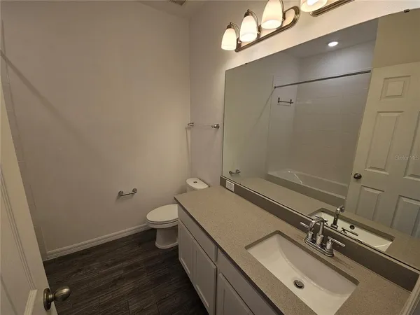 a view of a house with backyard and plants