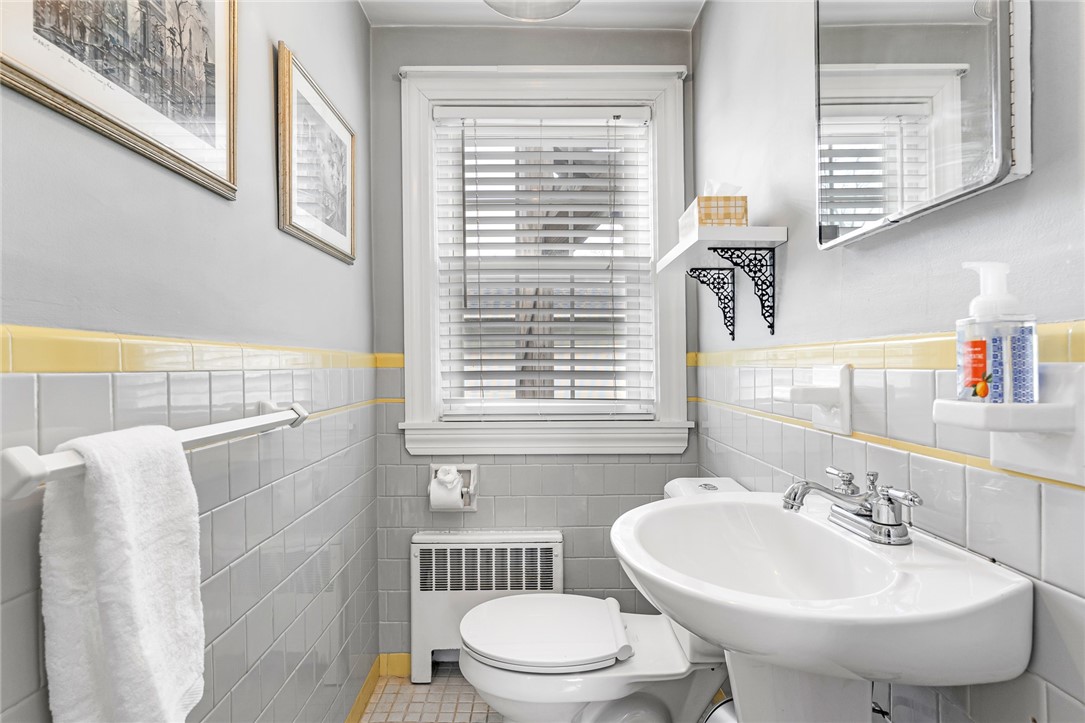 28 Rosegarden Street Warwick, RI 02888 - Photo 12 of 33