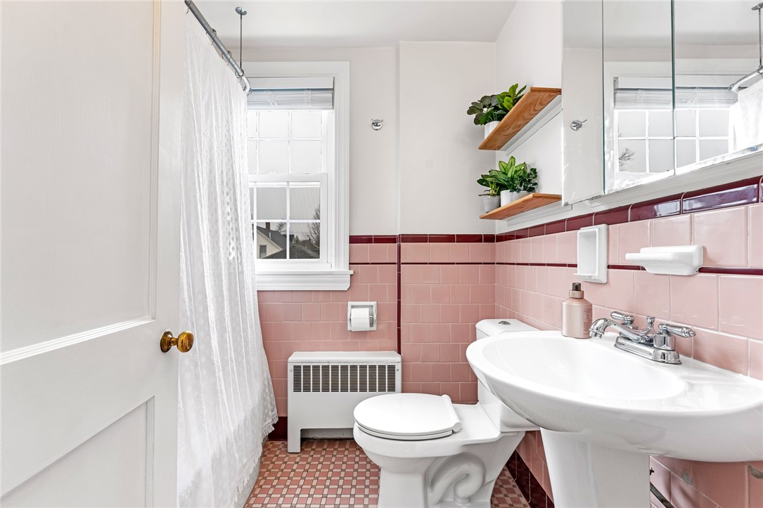 28 Rosegarden Street Warwick, RI 02888 - Photo 20 of 33