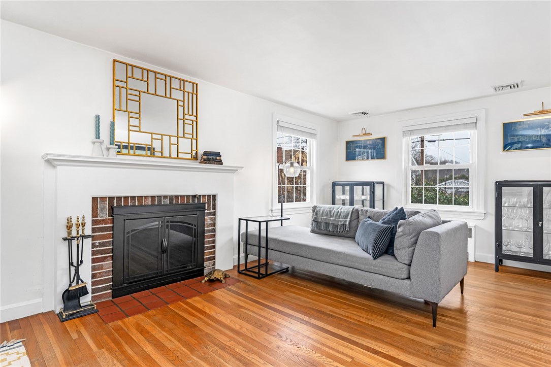 28 Rosegarden Street Warwick, RI 02888 - Photo 6 of 33