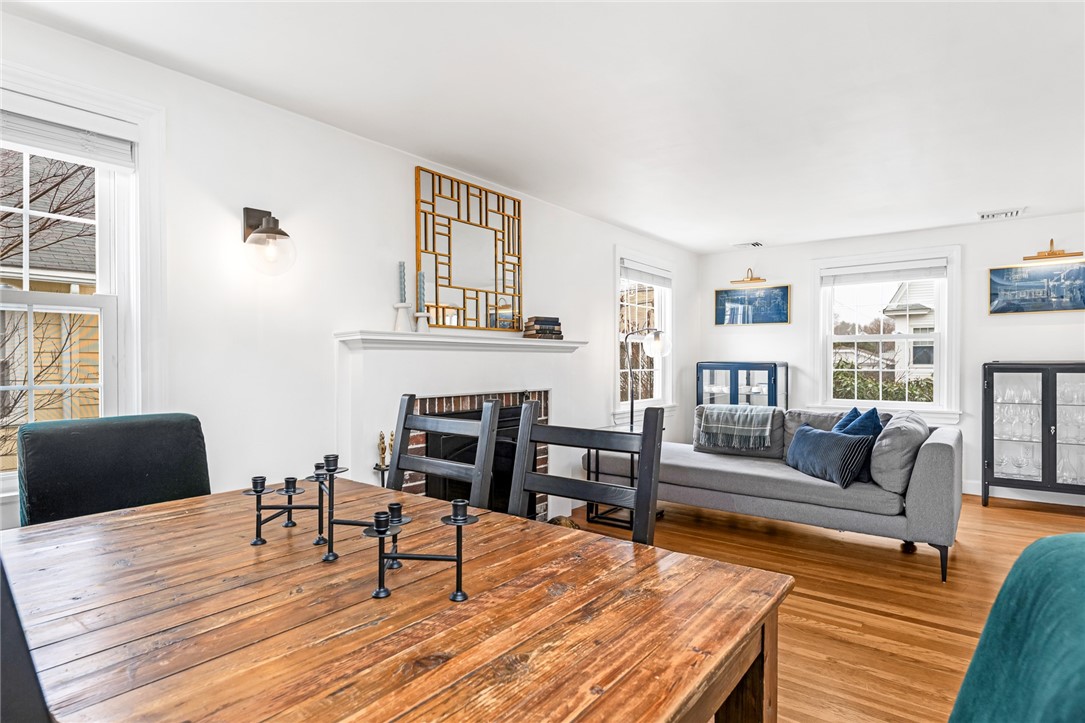 28 Rosegarden Street Warwick, RI 02888 - Photo 7 of 33