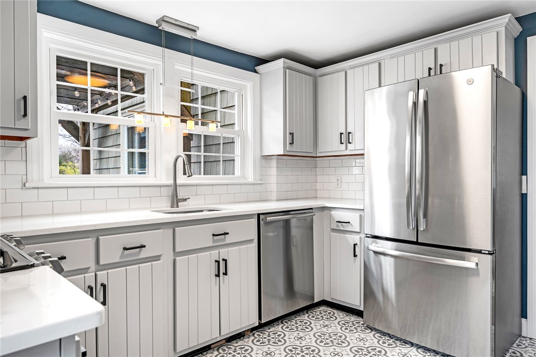 28 Rosegarden Street Warwick, RI 02888 - Photo 10 of 33