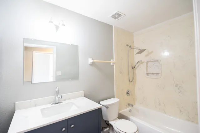 $1,325 | 2501 Gulf Freeway, Unit 260C, Dickinson, TX 77539