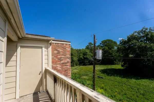 a view of a back yard of the house and green space