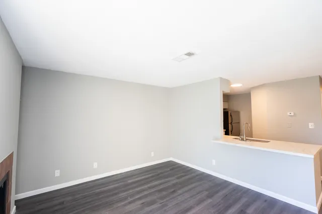 $1,325 | 2501 Gulf Freeway, Unit 260C, Dickinson, TX 77539