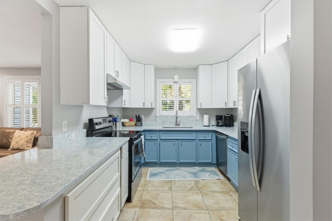 241 Broadway Street St. Simons Island, GA 31522 - Photo 11 of 46