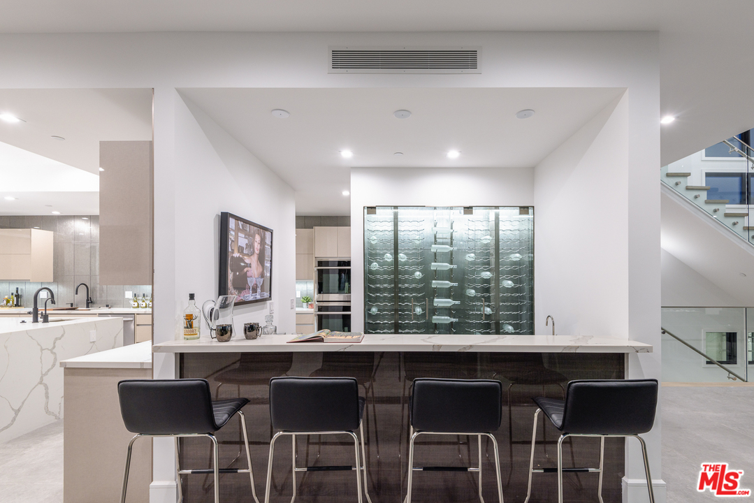 267 Beloit Avenue Los Angeles, CA 90049 - Photo 11 of 54