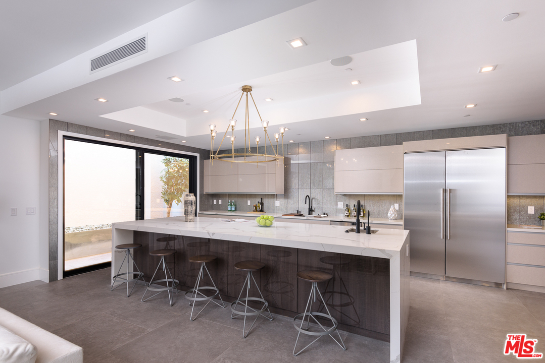 267 Beloit Avenue Los Angeles, CA 90049 - Photo 12 of 54