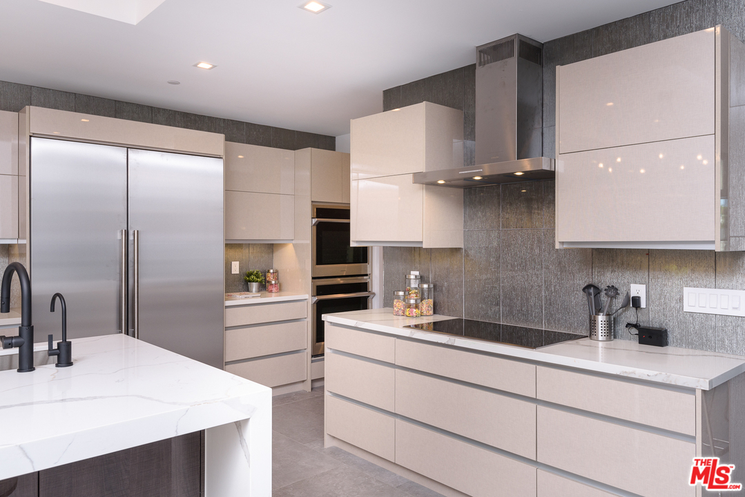 267 Beloit Avenue Los Angeles, CA 90049 - Photo 13 of 54