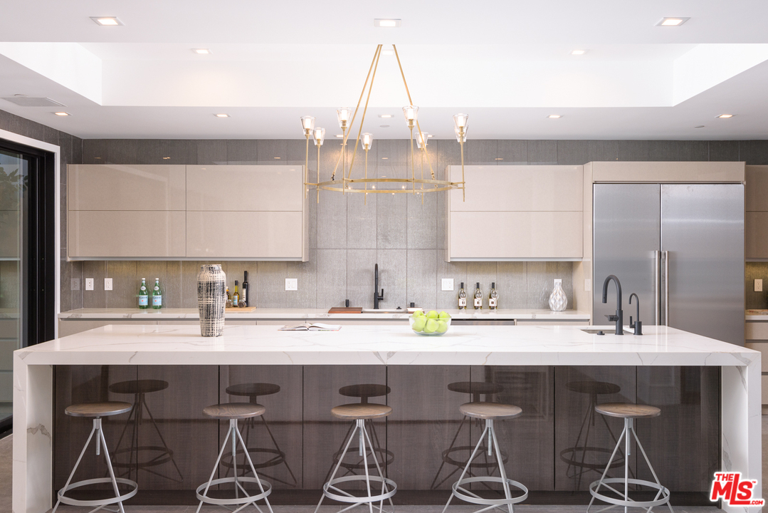 267 Beloit Avenue Los Angeles, CA 90049 - Photo 14 of 54