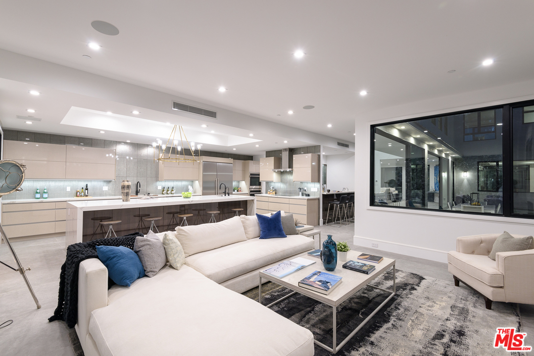 267 Beloit Avenue Los Angeles, CA 90049 - Photo 17 of 54