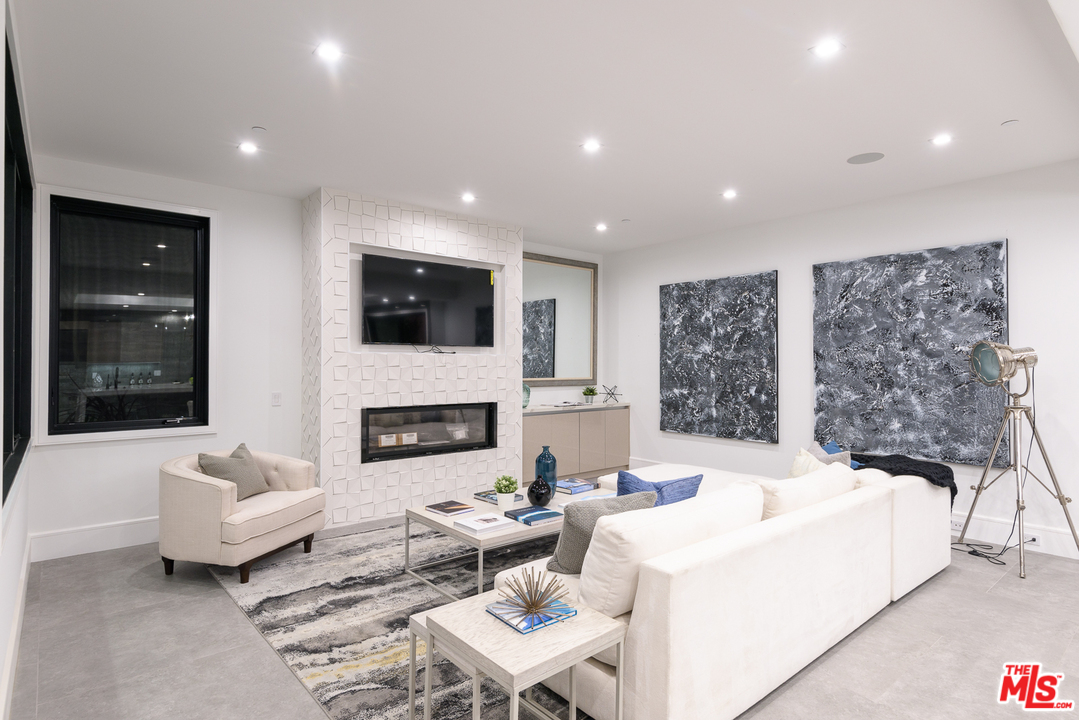 267 Beloit Avenue Los Angeles, CA 90049 - Photo 18 of 54