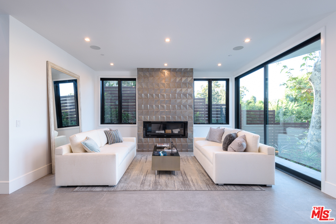 267 Beloit Avenue Los Angeles, CA 90049 - Photo 3 of 54