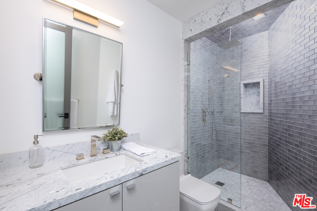 267 Beloit Avenue Los Angeles, CA 90049 - Photo 21 of 54