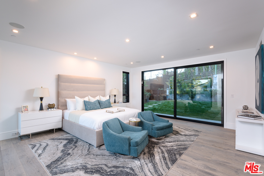 267 Beloit Avenue Los Angeles, CA 90049 - Photo 23 of 54