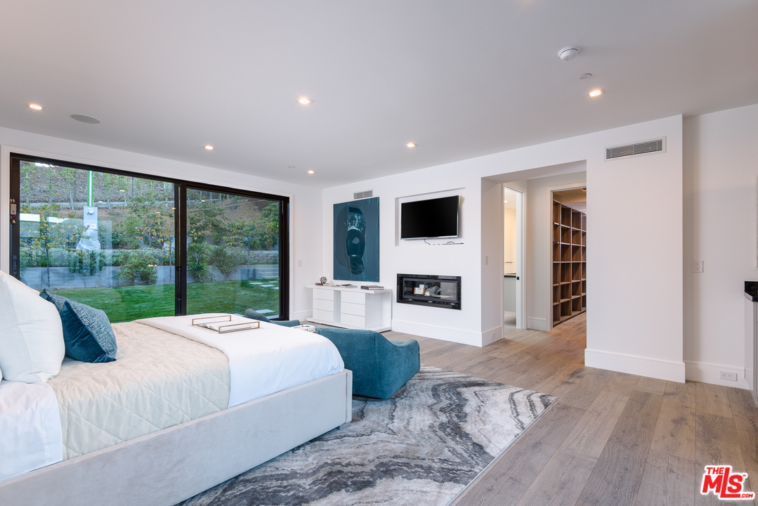 267 Beloit Avenue Los Angeles, CA 90049 - Photo 25 of 54