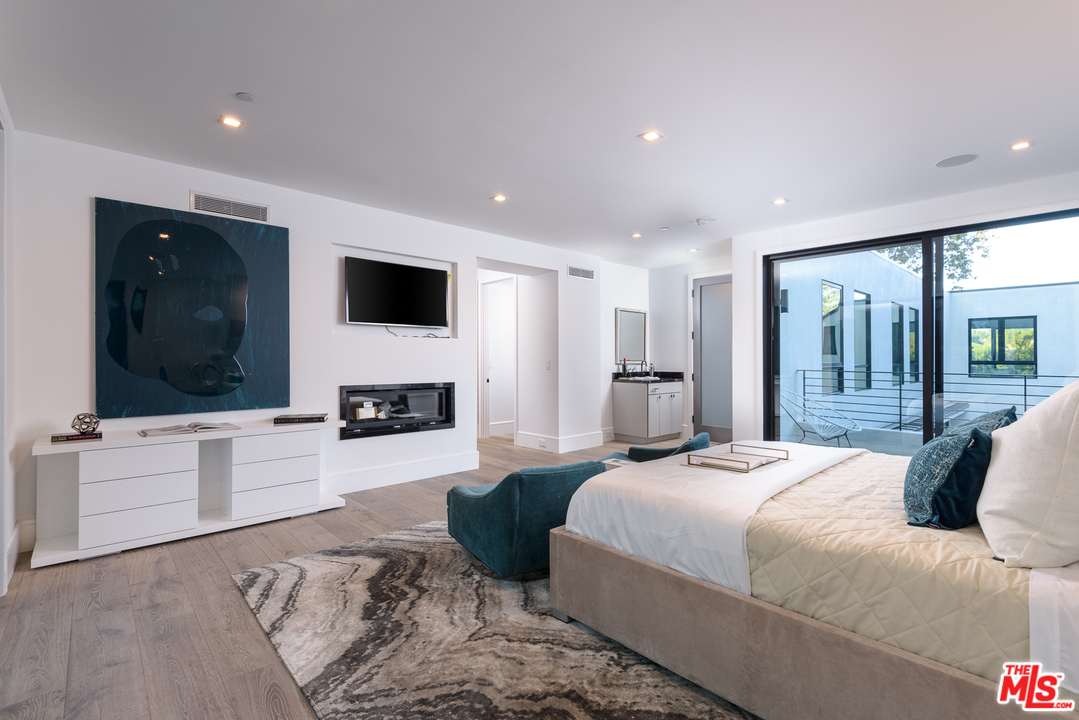 267 Beloit Avenue Los Angeles, CA 90049 - Photo 26 of 54