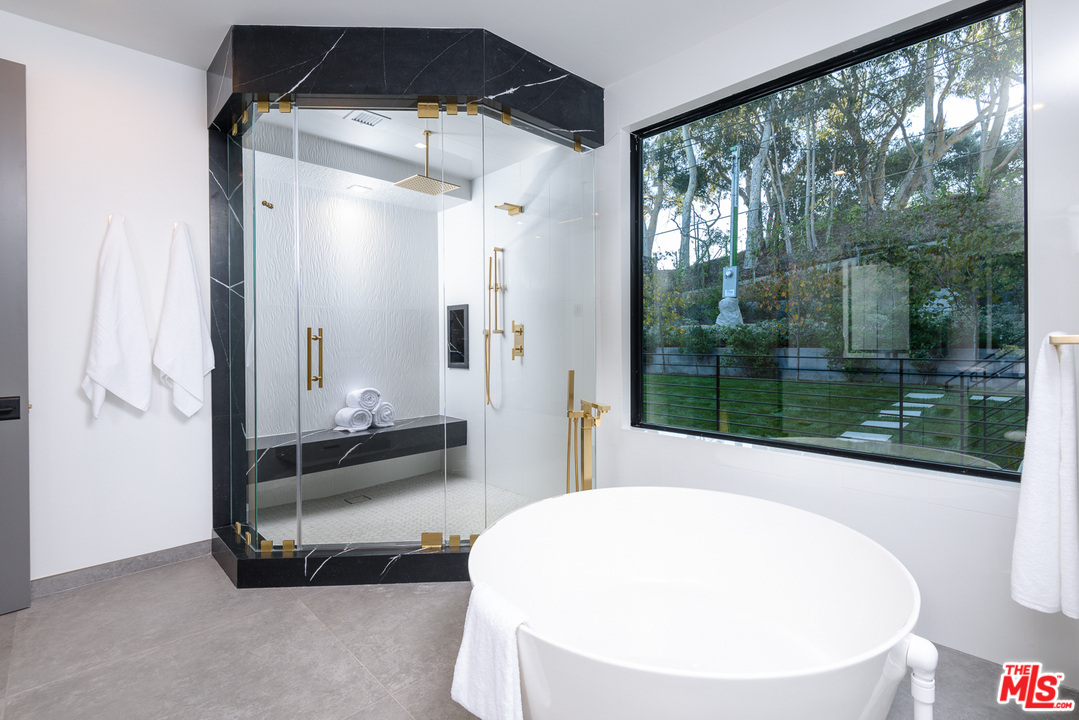 267 Beloit Avenue Los Angeles, CA 90049 - Photo 28 of 54