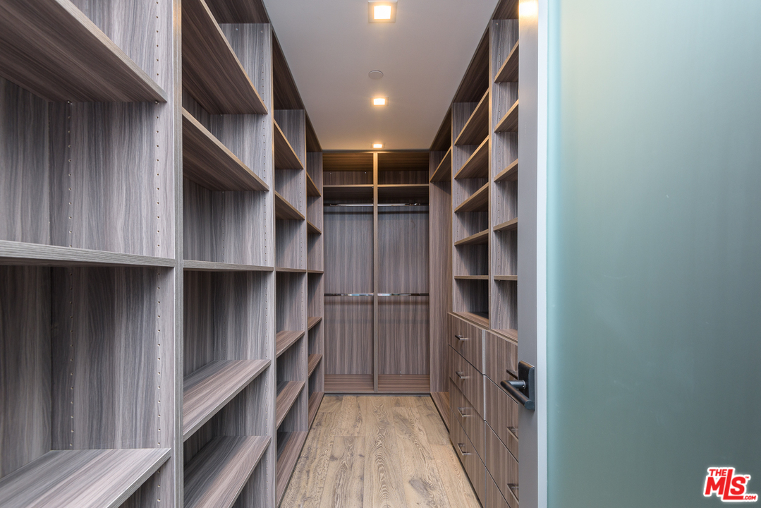 267 Beloit Avenue Los Angeles, CA 90049 - Photo 30 of 54