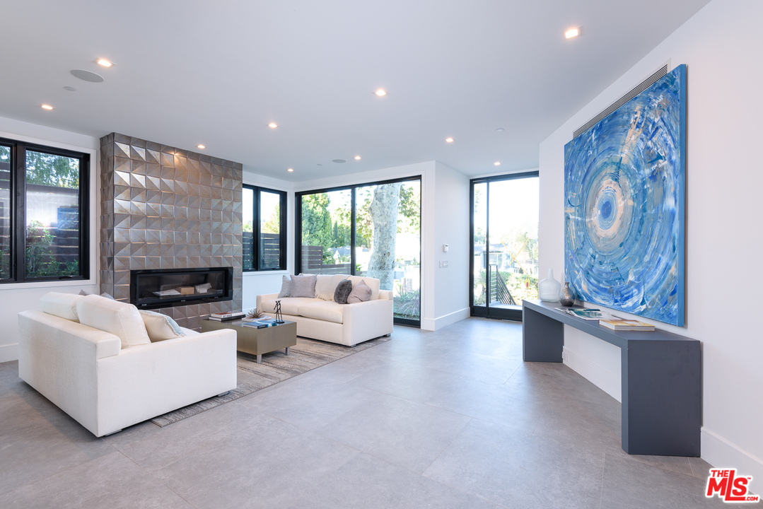 267 Beloit Avenue Los Angeles, CA 90049 - Photo 4 of 54