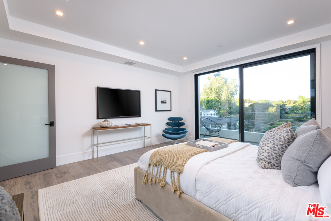 267 Beloit Avenue Los Angeles, CA 90049 - Photo 34 of 54