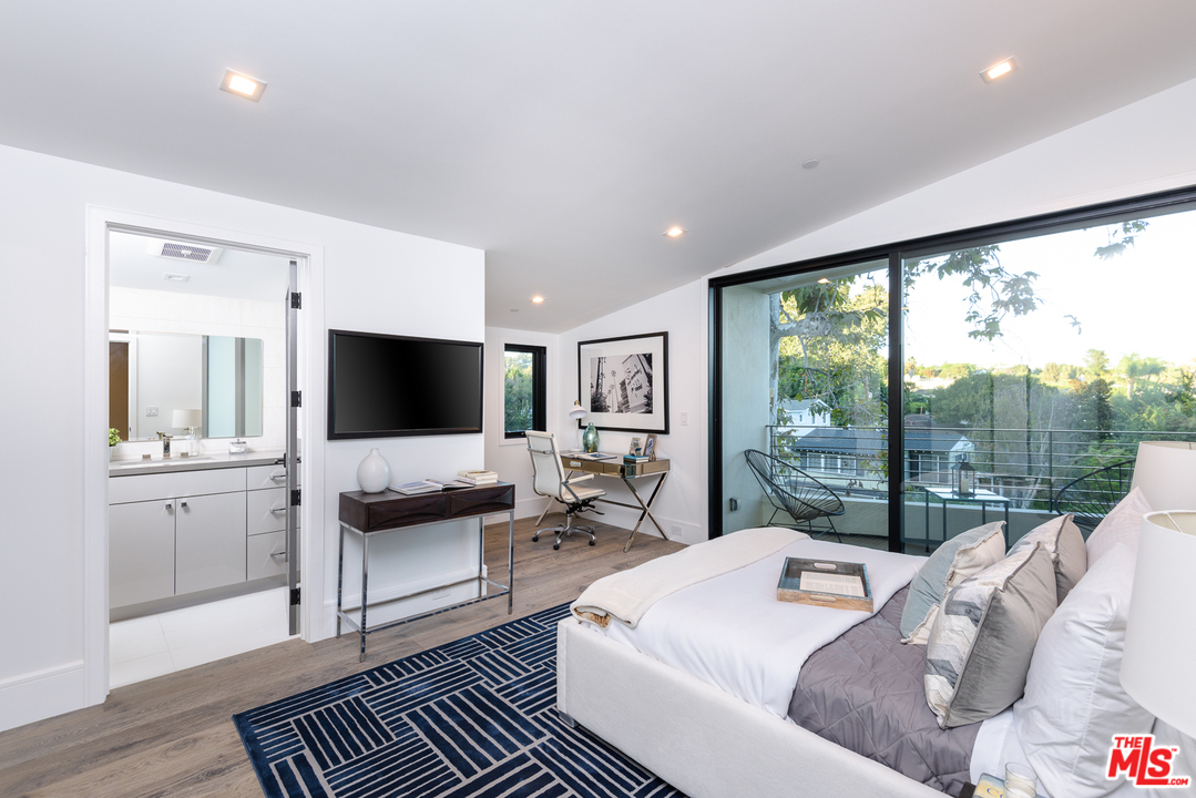 267 Beloit Avenue Los Angeles, CA 90049 - Photo 35 of 54