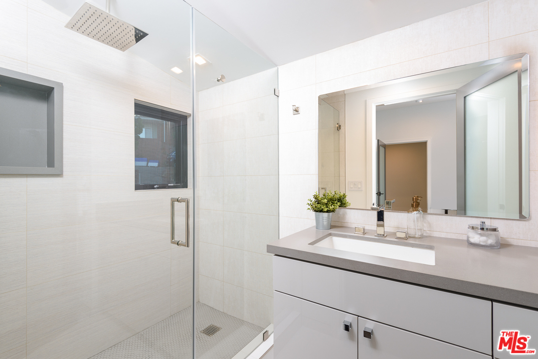 267 Beloit Avenue Los Angeles, CA 90049 - Photo 36 of 54