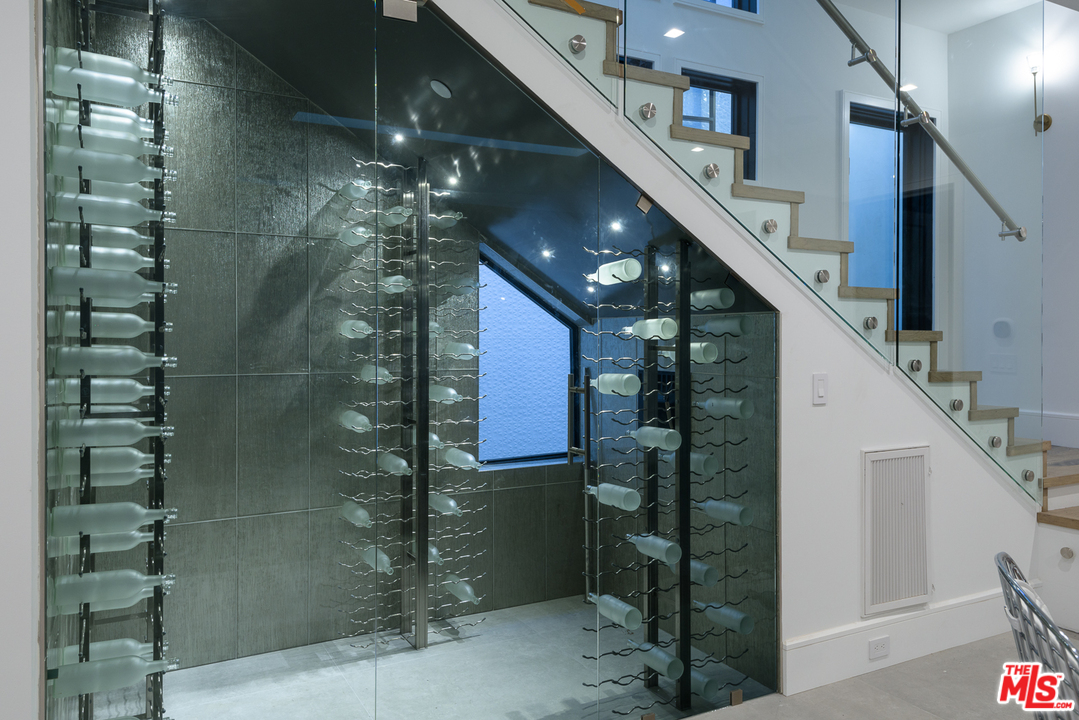 267 Beloit Avenue Los Angeles, CA 90049 - Photo 38 of 54