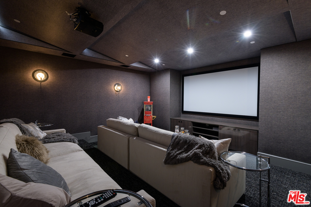 267 Beloit Avenue Los Angeles, CA 90049 - Photo 39 of 54