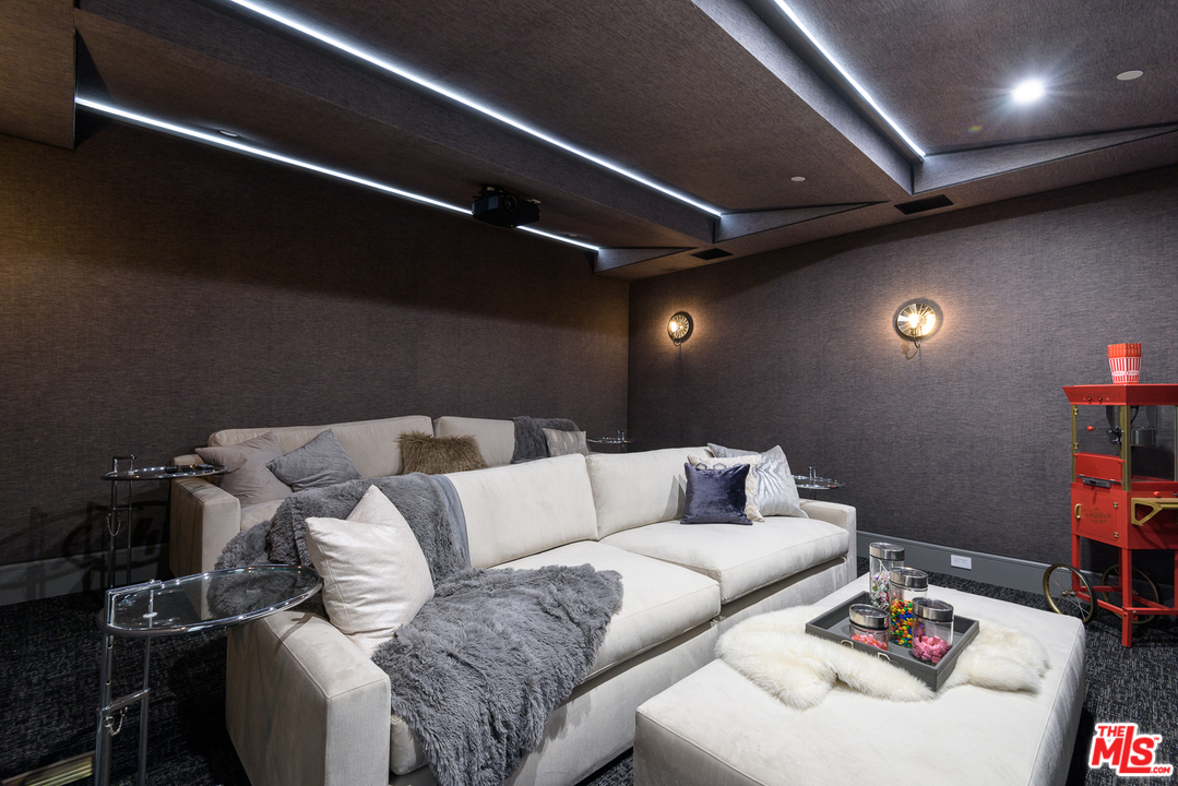 267 Beloit Avenue Los Angeles, CA 90049 - Photo 40 of 54