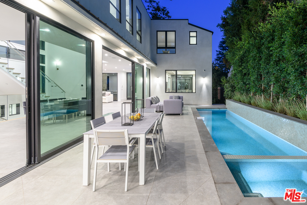 267 Beloit Avenue Los Angeles, CA 90049 - Photo 43 of 54