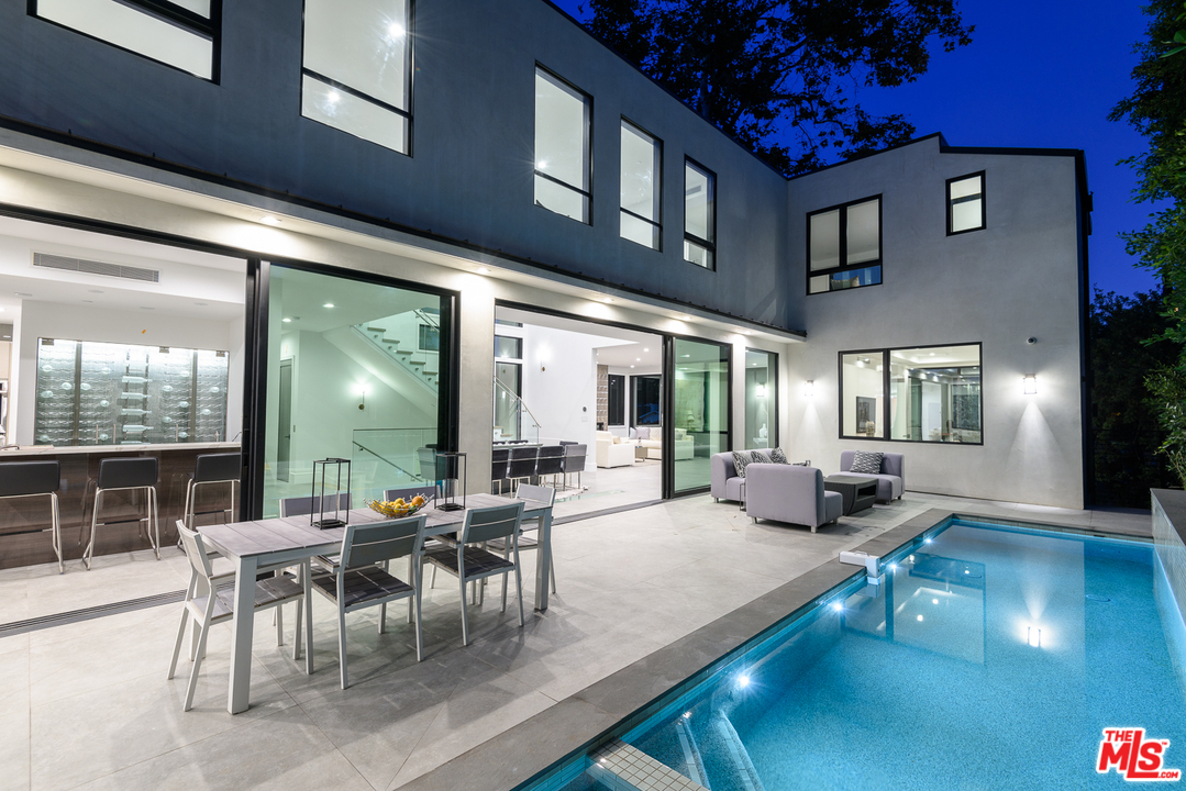 267 Beloit Avenue Los Angeles, CA 90049 - Photo 44 of 54