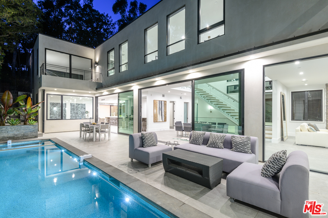 267 Beloit Avenue Los Angeles, CA 90049 - Photo 45 of 54