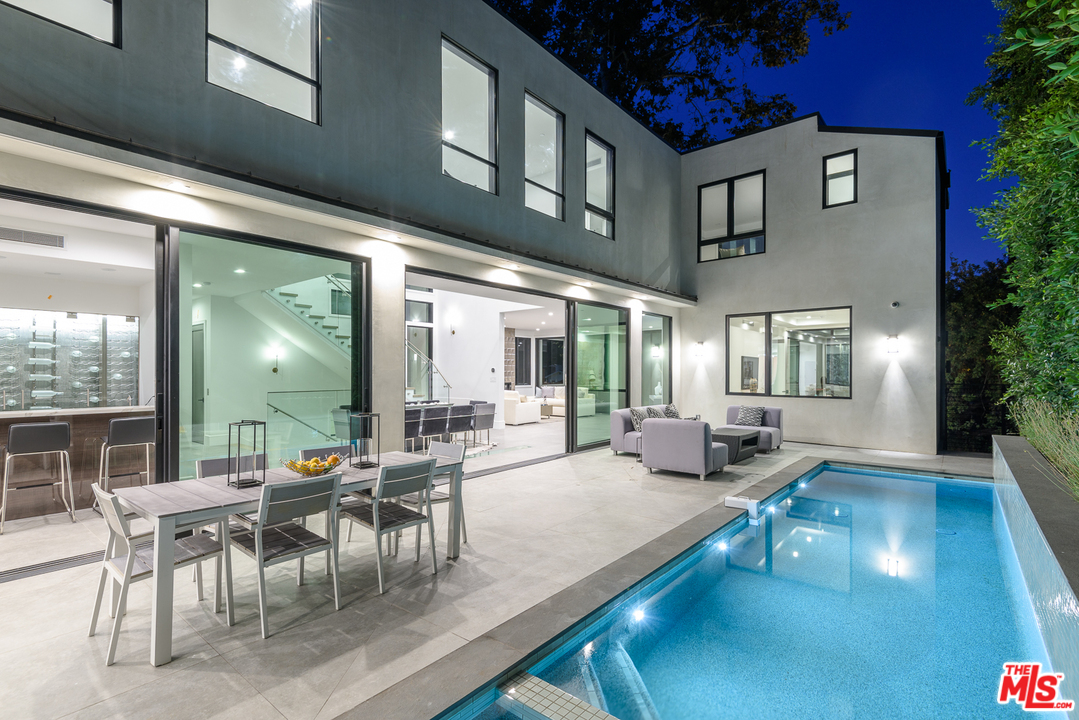 267 Beloit Avenue Los Angeles, CA 90049 - Photo 46 of 54