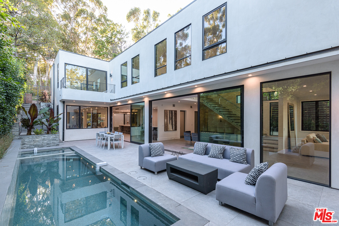 267 Beloit Avenue Los Angeles, CA 90049 - Photo 48 of 54