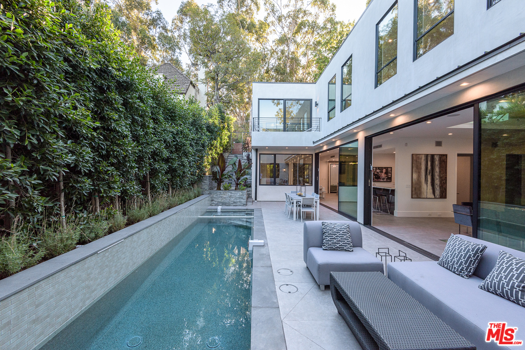 267 Beloit Avenue Los Angeles, CA 90049 - Photo 49 of 54