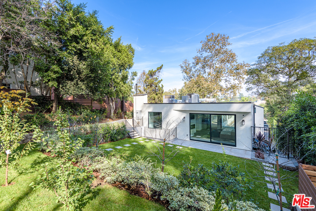 267 Beloit Avenue Los Angeles, CA 90049 - Photo 50 of 54