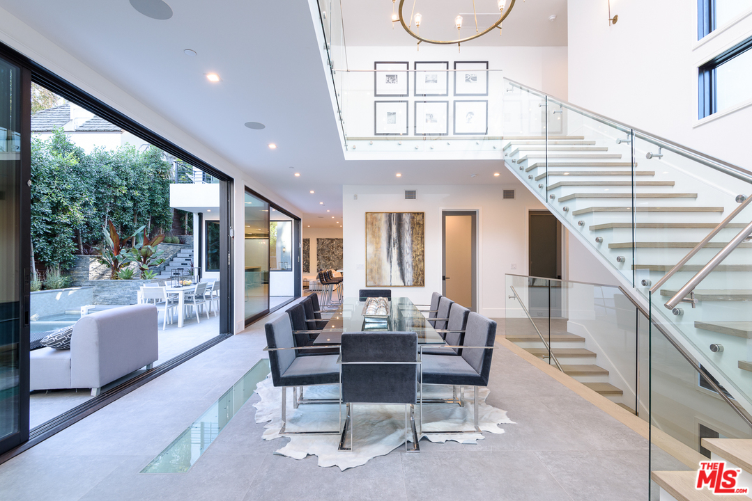 267 Beloit Avenue Los Angeles, CA 90049 - Photo 6 of 54