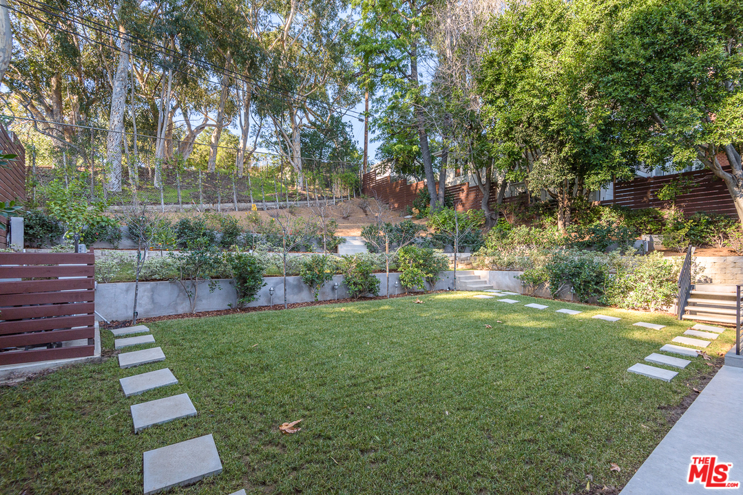 267 Beloit Avenue Los Angeles, CA 90049 - Photo 51 of 54