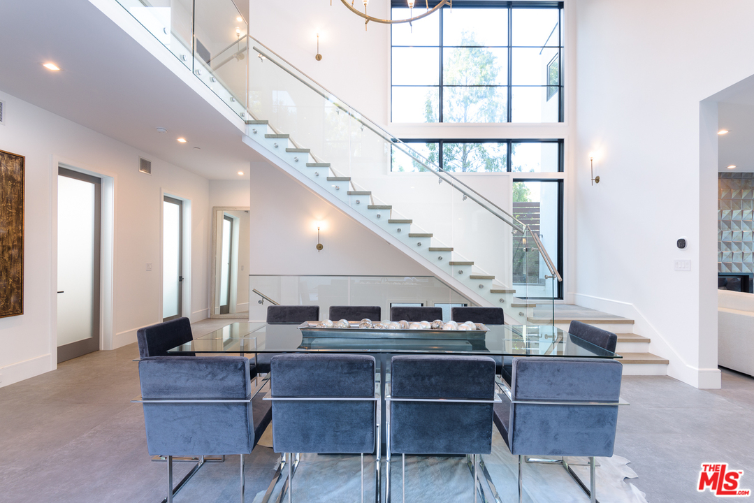 267 Beloit Avenue Los Angeles, CA 90049 - Photo 7 of 54